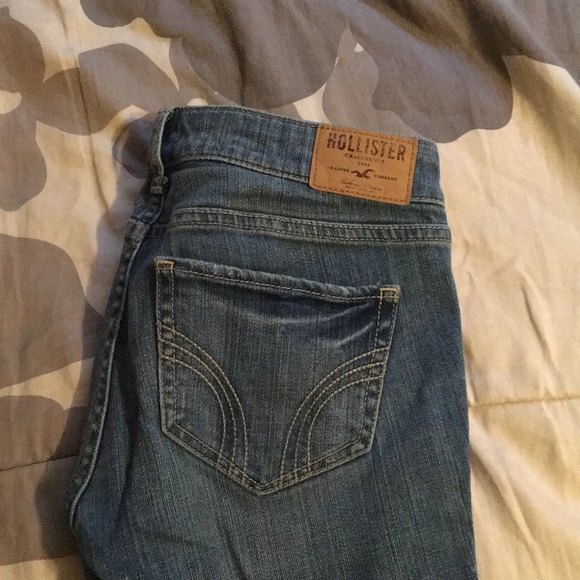 Hollister ripped jeans - Picture 2 of 5